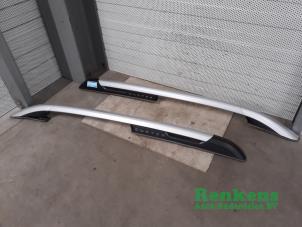 Gebruikte Dakrail set Dacia Duster (SR) 1.0 TCE 12V Prijs op aanvraag aangeboden door Renkens Auto-Onderdelen B.V.