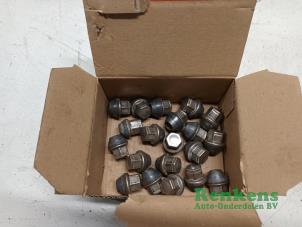 Gebruikte Wielbouten set Ford Mondeo IV Wagon 1.6 EcoBoost 16V Prijs € 20,00 Margeregeling aangeboden door Renkens Auto-Onderdelen B.V.