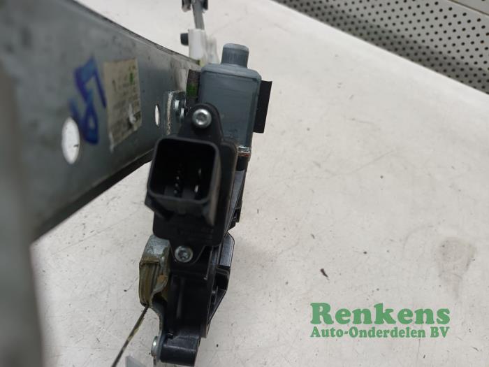 Mechanizm szyby lewej tylnej wersja 4-drzwiowa z Opel Meriva 1.4 Turbo 16V ecoFLEX 2011