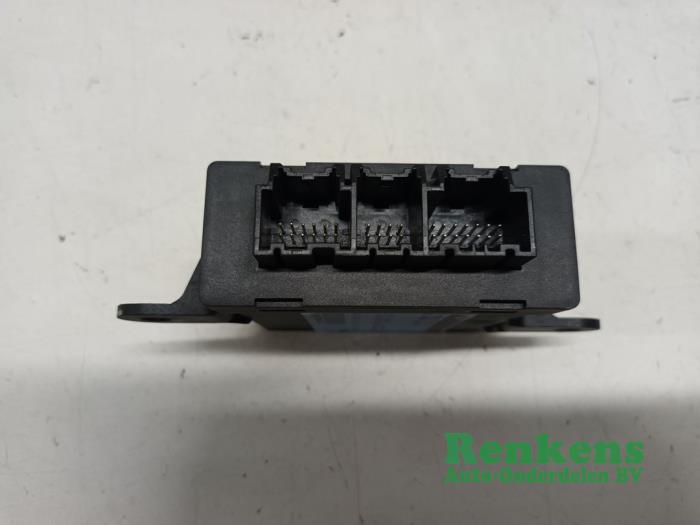 PDC-modul från en Opel Astra K Sports Tourer 1.0 Turbo 12V 2017