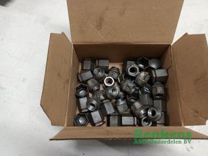 Gebruikte Wielbouten set Opel Astra K Sports Tourer 1.0 Turbo 12V Prijs € 20,00 Margeregeling aangeboden door Renkens Auto-Onderdelen B.V.