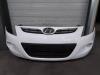 Främre stötfångare från en Hyundai i20, 2008 / 2015 1.2i 16V, Halvkombi (Hatchback), Bensin, 1.248cc, 57kW (77pk), FWD, G4LA, 2008-09 / 2012-12, F5P1; F5P4 2009
