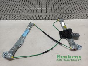 Gebruikte Raammechaniek 2Deurs rechts-voor Opel Corsa E 1.4 16V Bi-Fuel Prijs € 30,00 Margeregeling aangeboden door Renkens Auto-Onderdelen B.V.