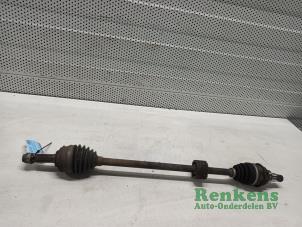 Begagnade Drivaxel, vänster fram Daihatsu Cuore (L251/271/276) 1.0 12V DVVT Pris € 35,00 Marginaltabell erbjuds av Renkens Auto-Onderdelen B.V.
