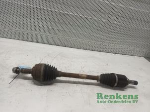 Gebruikte Aandrijfas links-voor Renault Scénic III (JZ) 1.4 16V TCe 130 Prijs € 35,00 Margeregeling aangeboden door Renkens Auto-Onderdelen B.V.