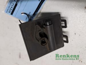 Begagnade Tanklåsmotor Mercedes CLA (117.3) 1.6 CLA-180 16V Pris € 20,00 Marginaltabell erbjuds av Renkens Auto-Onderdelen B.V.