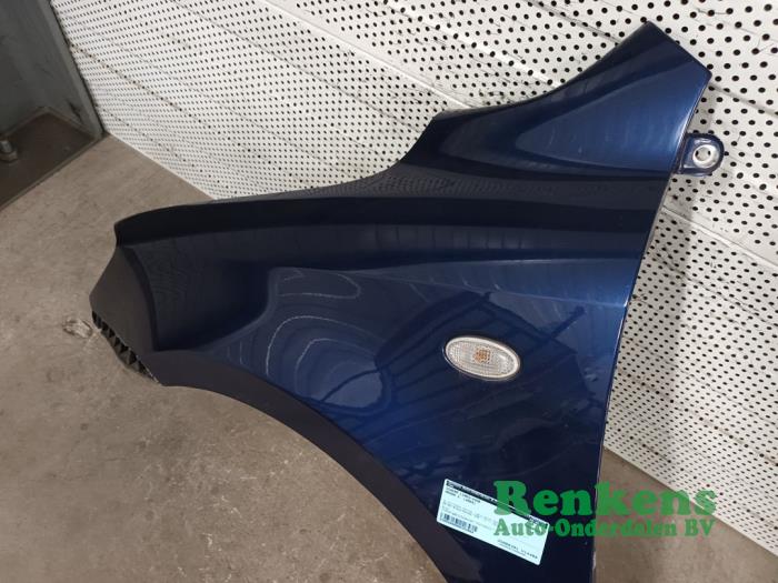 Framskärm, vänster från en Mazda 2 (NB/NC/ND/NE) 1.25 16V 2004