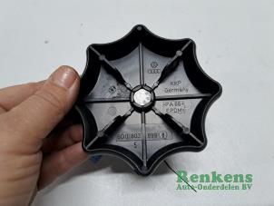 Gebruikte Ophangmechaniek reservewiel Volkswagen Up! (121) 1.0 12V 60 Prijs € 10,00 Margeregeling aangeboden door Renkens Auto-Onderdelen B.V.