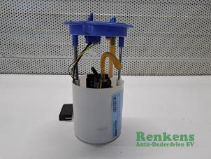 Gebruikte Benzinepomp Volkswagen Scirocco (137/13AD) 1.4 TSI 122 16V Prijs € 40,00 Margeregeling aangeboden door Renkens Auto-Onderdelen B.V.