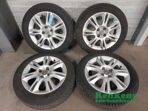 Gebruikte Velgen set + banden Opel Corsa D 1.4 16V Twinport Prijs op aanvraag aangeboden door Renkens Auto-Onderdelen B.V.