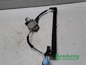Begagnade Fönstermekanism, 4-dörrars, vänster fram Alfa Romeo 147 (937) 1.6 Twin Spark 16V Pris € 35,00 Marginaltabell erbjuds av Renkens Auto-Onderdelen B.V.