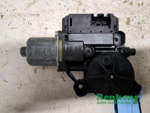 Gebruikte Raammotor Portier Volkswagen Polo V (6R) 1.4 16V Prijs € 30,00 Margeregeling aangeboden door Renkens Auto-Onderdelen B.V.