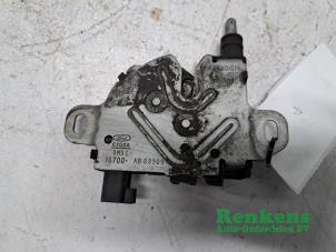 Gebruikte Slotmechaniek Motorkap Ford Focus C-Max 1.8 16V Prijs € 30,00 Margeregeling aangeboden door Renkens Auto-Onderdelen B.V.