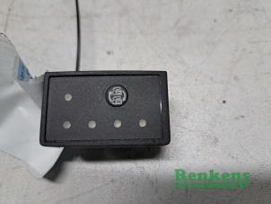 Gebruikte Lpg Schakelaar Chevrolet Spark (M300) 1.0 16V Bifuel Prijs € 35,00 Margeregeling aangeboden door Renkens Auto-Onderdelen B.V.