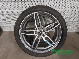 Gebruikte Velg + Band Mercedes E (W213) E-200 2.0 Turbo 16V 4-Matic Prijs op aanvraag aangeboden door Renkens Auto-Onderdelen B.V.