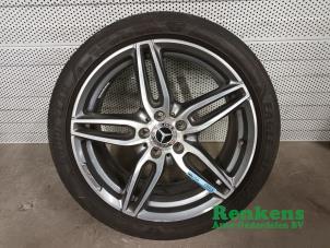 Gebruikte Velg + Band Mercedes E (W213) E-200 2.0 Turbo 16V 4-Matic Prijs op aanvraag aangeboden door Renkens Auto-Onderdelen B.V.