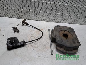 Gebruikte Ophangmechaniek reservewiel Peugeot 5008 I (0A/0E) 1.6 THP 16V Prijs op aanvraag aangeboden door Renkens Auto-Onderdelen B.V.