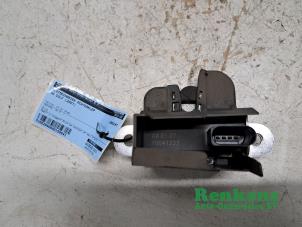 Begagnade Låsmekanism, baklucka Volkswagen Golf V (1K1) 1.6 FSI 16V Pris € 25,00 Marginaltabell erbjuds av Renkens Auto-Onderdelen B.V.