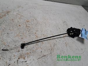 Gebruikte Sluithulpmotor achterklep Mercedes C Estate (S204) 3.0 C-320 CDI V6 24V 4-Matic Prijs € 35,00 Margeregeling aangeboden door Renkens Auto-Onderdelen B.V.