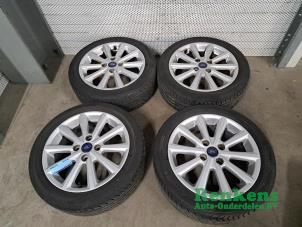 Gebruikte Velgen set + winterbanden Ford Fiesta 6 (JA8) 1.0 Ti-VCT 12V 65 Prijs op aanvraag aangeboden door Renkens Auto-Onderdelen B.V.