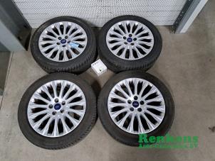 Gebruikte Velgen set + banden Ford Grand C-Max (DXA) 1.0 Ti-VCT EcoBoost 12V 125 Prijs op aanvraag aangeboden door Renkens Auto-Onderdelen B.V.