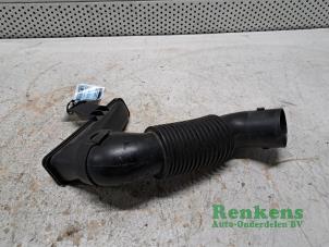 Gebruikte Aanzuigslang Lucht Opel Corsa F (UB/UH/UP) 1.2 12V 75 Prijs € 20,00 Margeregeling aangeboden door Renkens Auto-Onderdelen B.V.