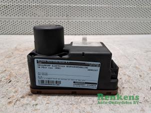 Begagnade Vakuumpump för centrallås Volkswagen Polo III (6N1) 1.6i 75 Pris på förfrågan erbjuds av Renkens Auto-Onderdelen B.V.