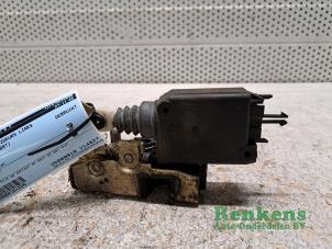 Używane Mechanizm blokady drzwi lewych wersja 2-drzwiowa Peugeot 106 II 1.1 XN,XR,XT,Accent Cena € 25,00 Procedura marży oferowane przez Renkens Auto-Onderdelen B.V.