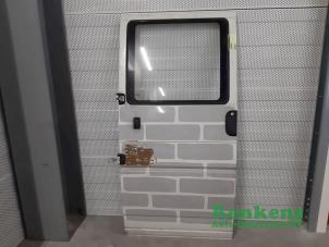 Begagnade Bakdörr, 4-dörrars, vänster Volkswagen Transporter Pris på förfrågan erbjuds av Renkens Auto-Onderdelen B.V.