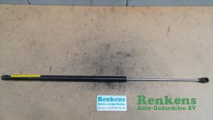 Begagnade Gasfjäder, höger bak Citroen Berlingo Cinqspace, Multispace 1.8 Pris € 10,00 Marginaltabell erbjuds av Renkens Auto-Onderdelen B.V.
