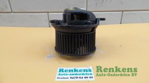 Używane Silnik wentylatora nagrzewnicy Renault Laguna Cena € 25,00 Procedura marży oferowane przez Renkens Auto-Onderdelen B.V.