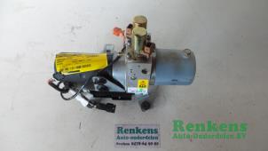 Gebruikte Cabriodak Motor Renault Megane II CC (EM) 2.0 16V Prijs € 150,00 Margeregeling aangeboden door Renkens Auto-Onderdelen B.V.