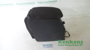 Begagnade Armstöd Volkswagen Scirocco (137/13AD) 2.0 TDI 16V Pris € 40,00 Marginaltabell erbjuds av Renkens Auto-Onderdelen B.V.