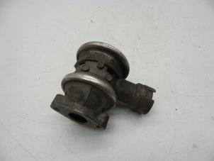 Gebruikte Uitlaat gasklep (EGR) Saab 9-5 Estate (YS3E) 3.0t V6 24V Prijs € 50,00 Margeregeling aangeboden door Auto Demontage Elferink B.V.