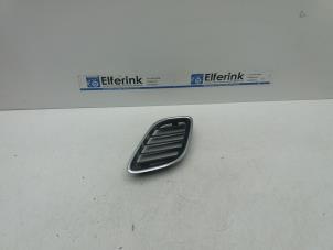 Gebruikte Grille Saab 9-5 (YS3E) 2.3t 16V Prijs € 25,00 Margeregeling aangeboden door Auto Demontage Elferink B.V.