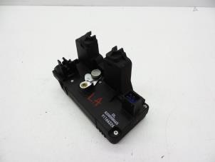 Begagnade Dörrlåsmekanism, 4-dörrars, vänster bak Opel Vivaro 1.9 DI Pris € 50,00 Marginaltabell erbjuds av Auto Demontage Elferink B.V.