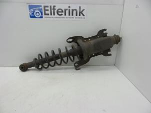 Gebruikte Schokdemperpoot rechts-achter Saab 9-5 Estate (YS3E) 2.3t 16V Prijs € 50,00 Margeregeling aangeboden door Auto Demontage Elferink B.V.