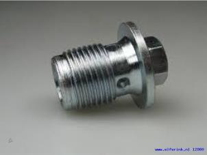 Nya Oljetrågspackning Saab 9-3 03- Pris € 4,54 Inklusive moms erbjuds av Auto Demontage Elferink B.V.