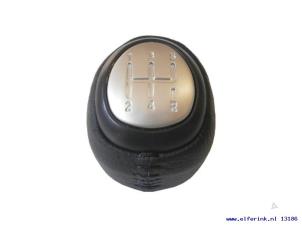 Nya Växelspaksknopp Saab 9-3 03- Pris € 48,40 Inklusive moms erbjuds av Auto Demontage Elferink B.V.