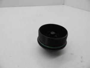 Gebruikte Oliefilterhouder Saab 9-3 II (YS3F) 1.8t 16V Prijs € 25,00 Margeregeling aangeboden door Auto Demontage Elferink B.V.