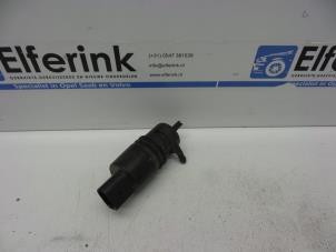 Gebruikte Ruitensproeierpomp voor Opel Insignia 2.0 Biturbo CDTI 16V Prijs € 25,00 Margeregeling aangeboden door Auto Demontage Elferink B.V.