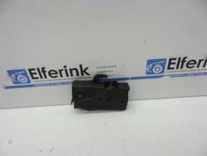 Begagnade Låsmekanism, motorhuv Volvo S90 II 2.0 D4 16V Pris € 40,00 Marginaltabell erbjuds av Auto Demontage Elferink B.V.