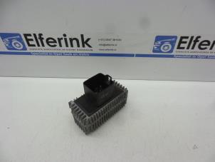 Gebruikte Gloeirelais Opel Zafira (F75) 2.0 DTI 16V Prijs € 25,00 Margeregeling aangeboden door Auto Demontage Elferink B.V.