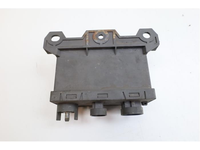 Voorgloei Relais van een Volvo 440 1.9 DL/GLE TD 1994