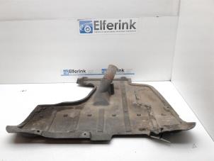 Gebruikte Beschermplaat bodem Volvo 850 2.5i GLT 20V Prijs € 25,00 Margeregeling aangeboden door Auto Demontage Elferink B.V.