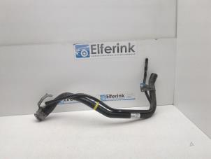 Używane Rurka do napelniania zbiornika paliwa Opel Astra K Sports Tourer 1.2 Turbo 12V Cena € 75,00 Procedura marży oferowane przez Auto Demontage Elferink B.V.