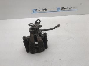 Begagnade Bakre bromsok, höger Opel Corsa E 1.3 CDTi 16V ecoFLEX Pris € 40,00 Marginaltabell erbjuds av Auto Demontage Elferink B.V.