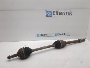 Begagnade Drivaxel, höger fram Opel Vivaro 2.0 CDTI Pris € 75,00 Marginaltabell erbjuds av Auto Demontage Elferink B.V.