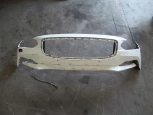 Gebruikte Voorbumper Volvo V90 Cross Country (PZ) 2.0 T5 16V AWD Prijs € 150,00 Margeregeling aangeboden door Auto Demontage Elferink B.V.