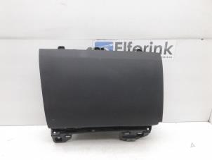 Begagnade Handskfack Volvo XC90 II 2.0 T8 16V Twin Engine AWD Pris € 50,00 Marginaltabell erbjuds av Auto Demontage Elferink B.V.